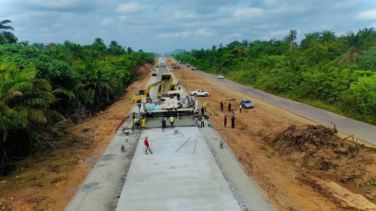 Ibadan-Ife-Ilesa Road: Contractor Resumes Work After Compliance With Minister’s Orders
