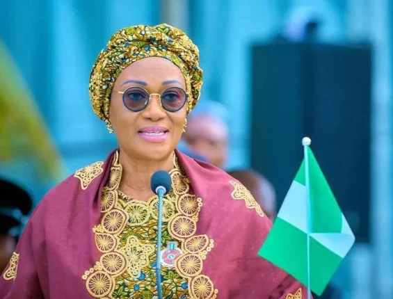 Remi Tinubu Empowers 800 Kogi Women, Inaugurates Treasury House, Health Centre