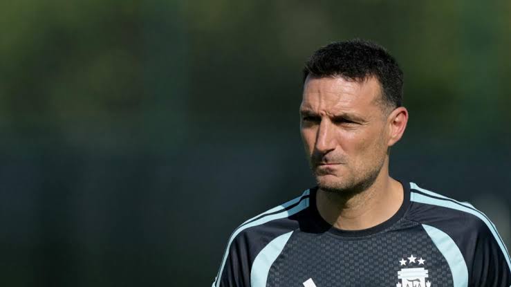 World Cup Final: Scaloni, Former Teacher De la Fuente Share Emotional Embrace