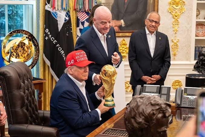 Trump Poses With Spain's World Cup Winners at White House