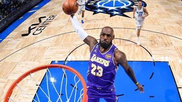 LeBron James Joins Philadelphia 76ers for Final NBA Contract
