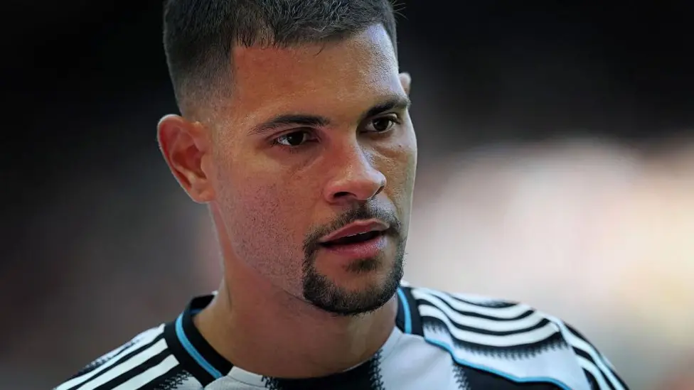 Newcastle Determined to Keep Guimarães Amid Arsenal Interest