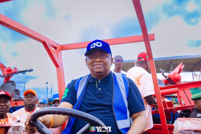 Senator Adeola Empowers 2,557 Ogun Farmers With Tractors, Inputs and Cash Grants