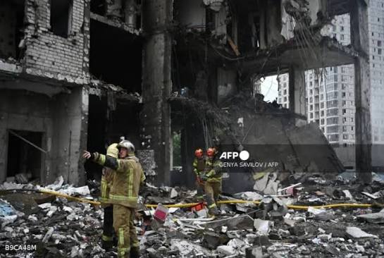 Russian Missile and Drone Strikes on Kyiv Kill Nine, Injure 28