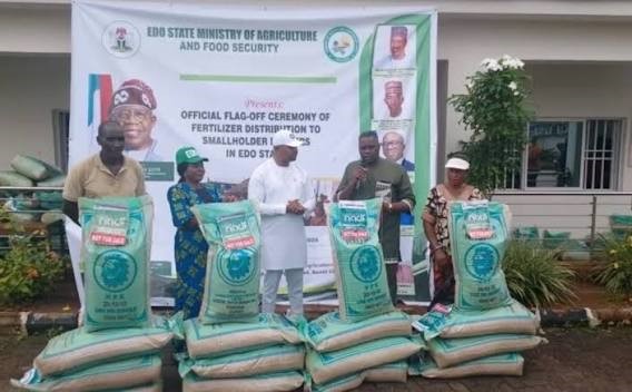 Food Security: FG Distributes Fertilizers to Edo Farmers