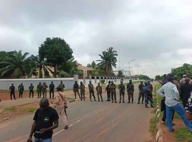Police, Soldiers Block Ex-Servicemen From Protesting at Defence Ministry