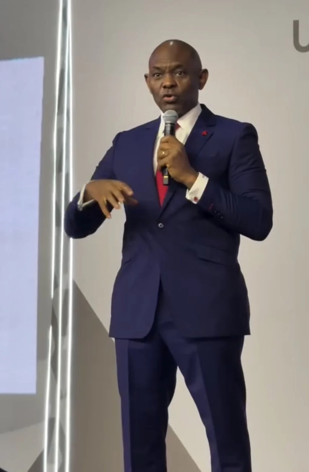 “I Don’t Subscribe to Oyinbo Life” — Elumelu Schools Lady for Calling Him by First Name