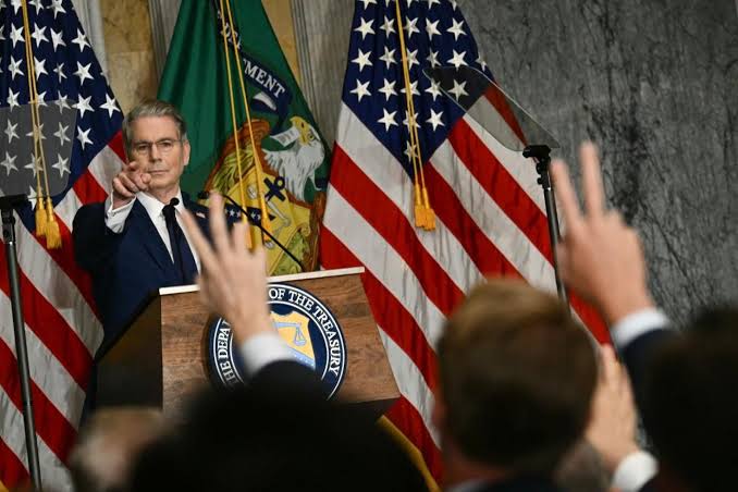 US Treasury Chief Vows to Cut Every Economic Lifeline of Iran