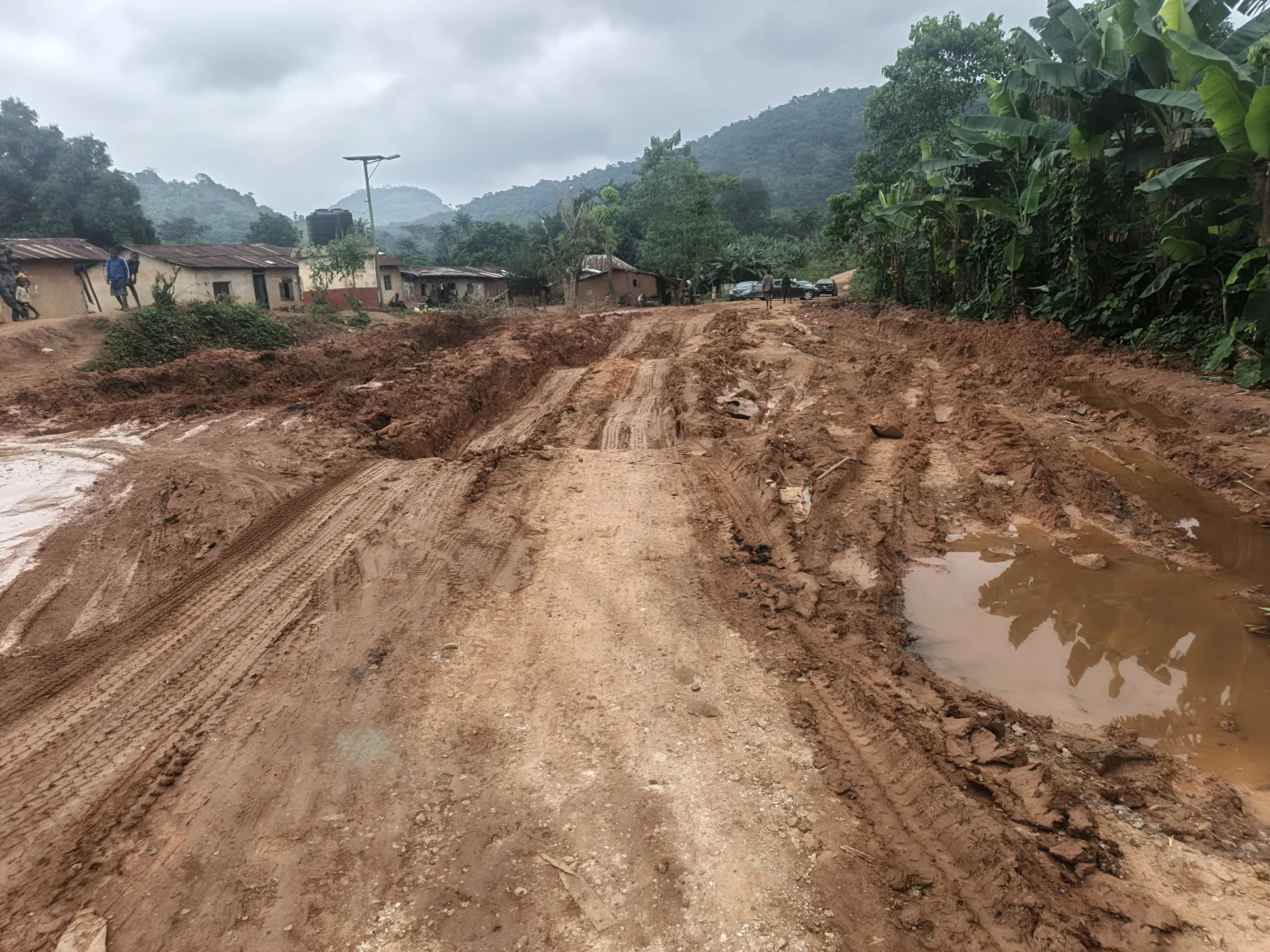 Motorists Stranded as FG Begins Emergency Repairs on Failed Ekiti Highway