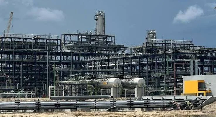 Dangote Raises Petrol Price to N1,200/L Despite Crude Price Decline