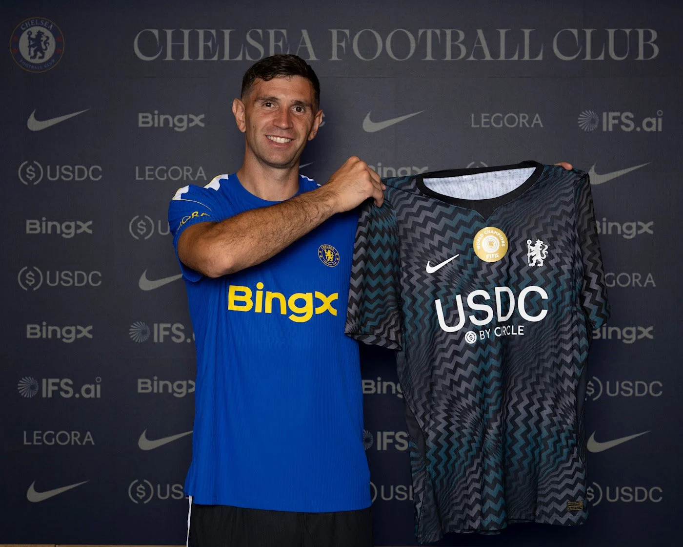 Chelsea Sign Argentina Goalkeeper Emiliano Martinez From Aston Villa