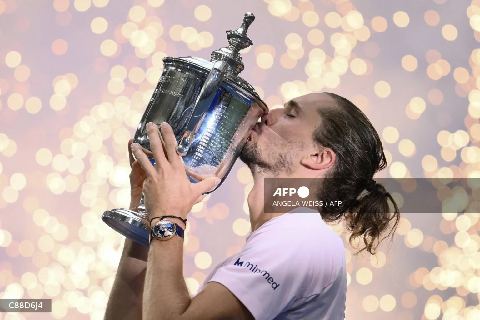 Zverev Holds Off Shelton to Win US Open Title