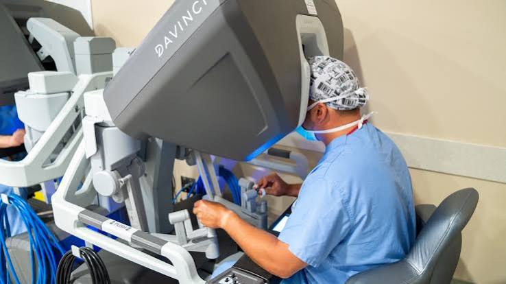 Robotic Surgery Cuts Pain, Shortens Hospital Stay, Surgeons Say