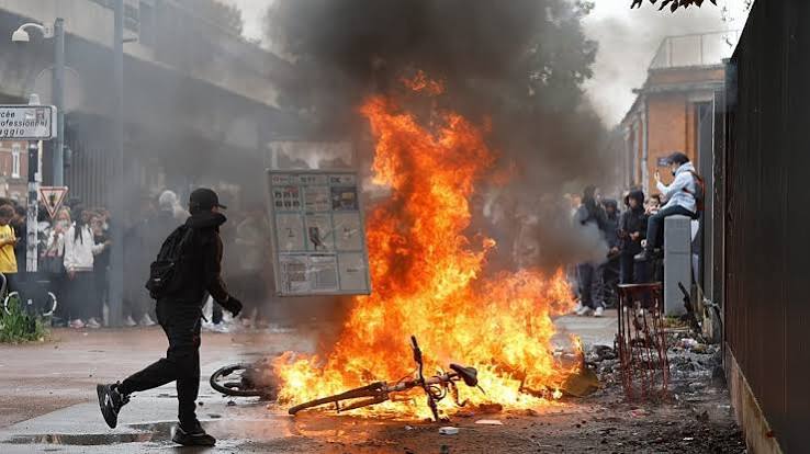 France Shuts Nearly 400 High Schools as Students Protest Poor Conditions