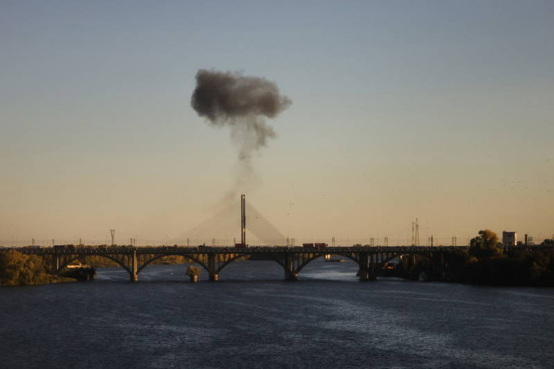 Russia Warns Diplomats, Foreigners to Leave Kyiv Over Strike Threat