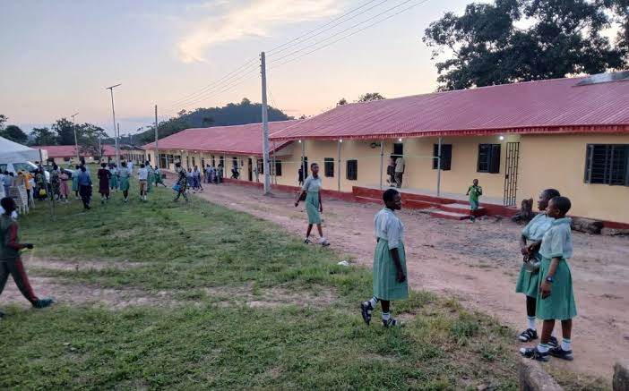 Bamidele Unveils N200m Renovated Science College