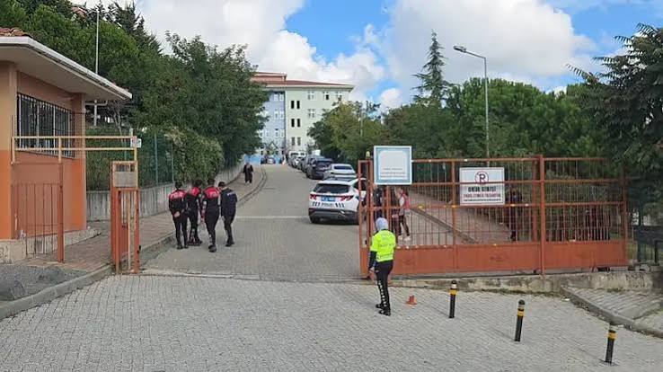 Eight Students Injured in Istanbul School Knife Attack