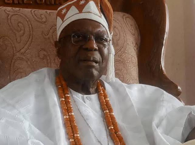 Ogun Monarch’s Cap Removal During Worship Sparks Mixed Reactions