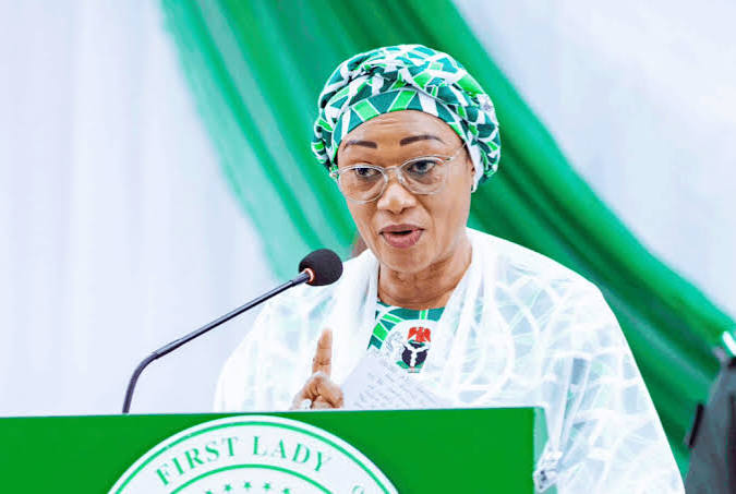 First Lady Says Tinubu Will Deliver Greater Prosperity if Re-elected
