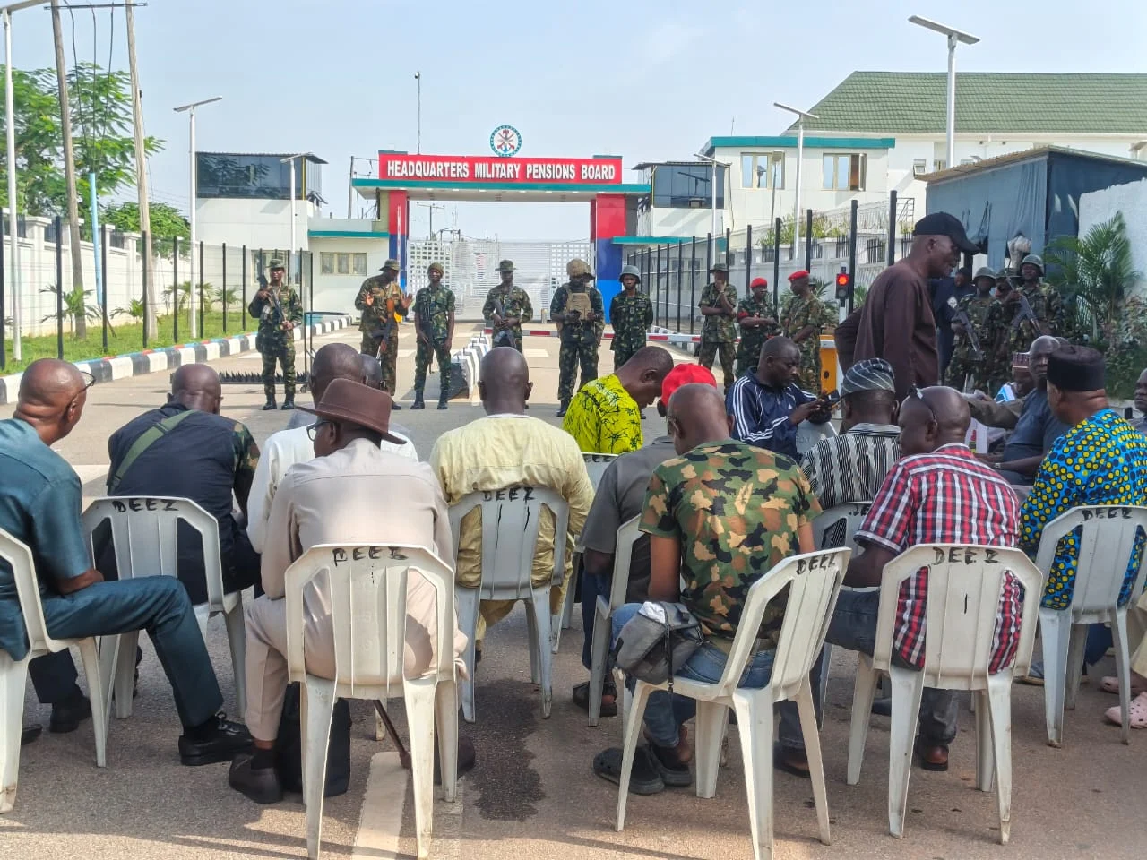 Military Veterans Block Pensions Board Entrance, Demand Fair Adjustment