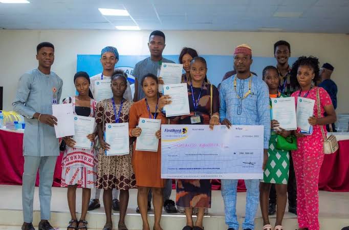 Iseyin Council Awards Scholarships to 18 Students at Technical University