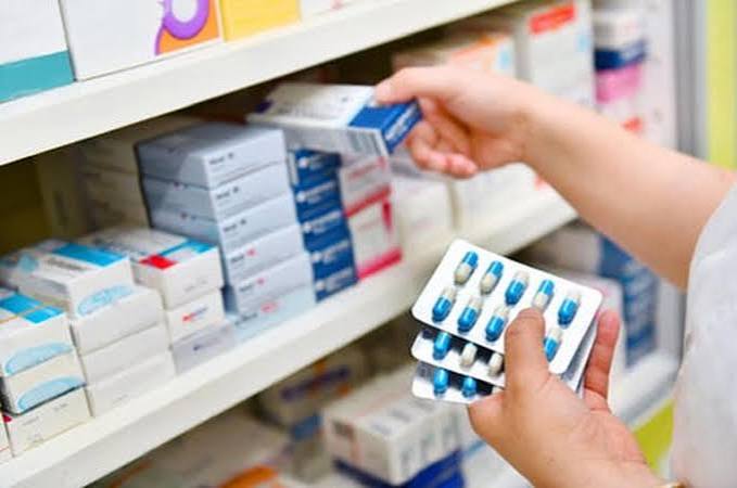 Pharmacists Warn Nigerians Against Buying Medicines from Street Vendors